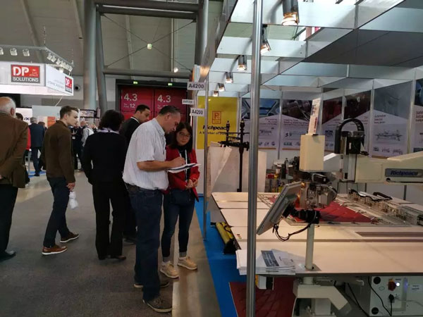 德國汽車內飾展會現場.jpg